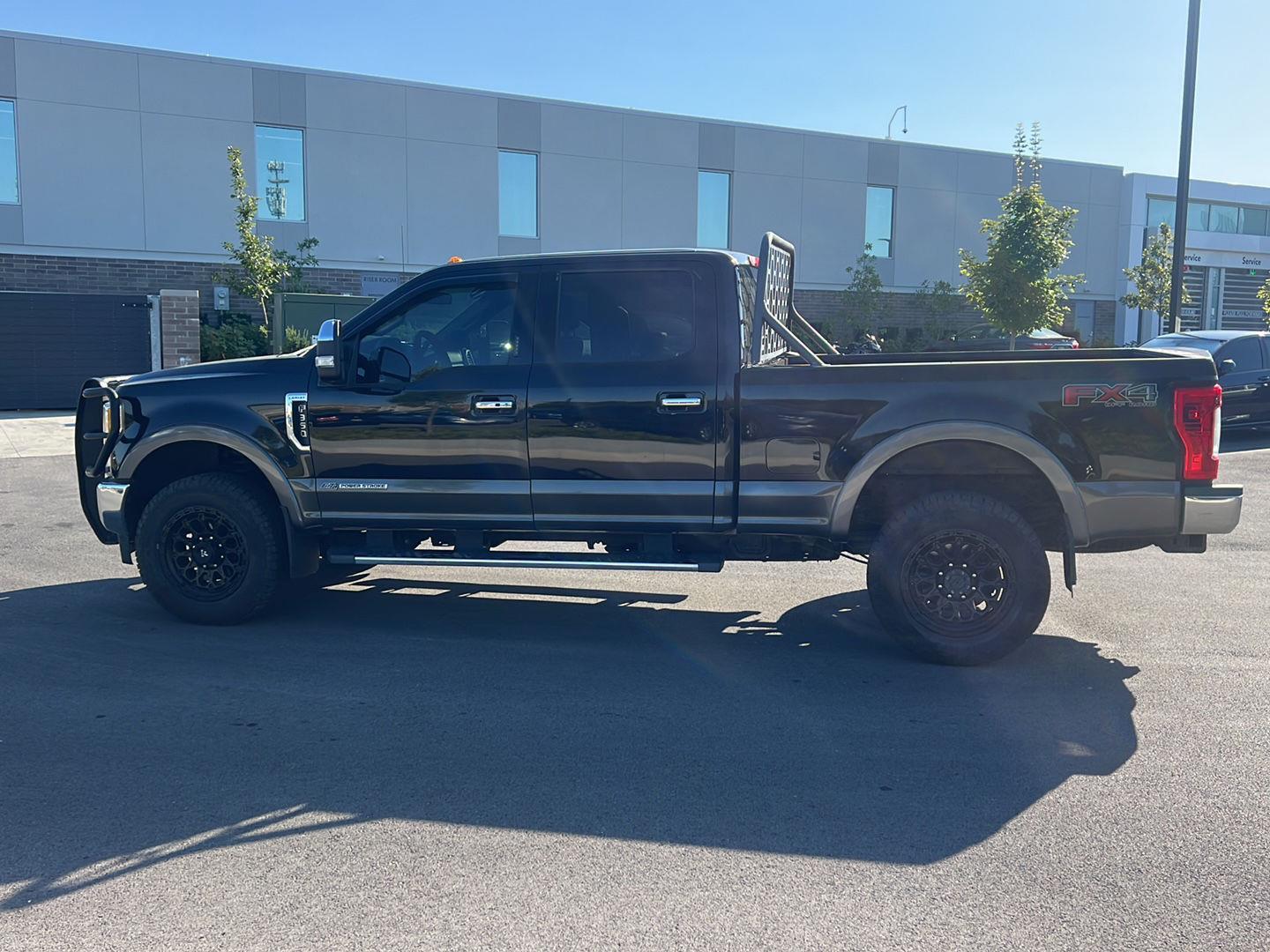 2017 Ford F-350 Lariat photo 8