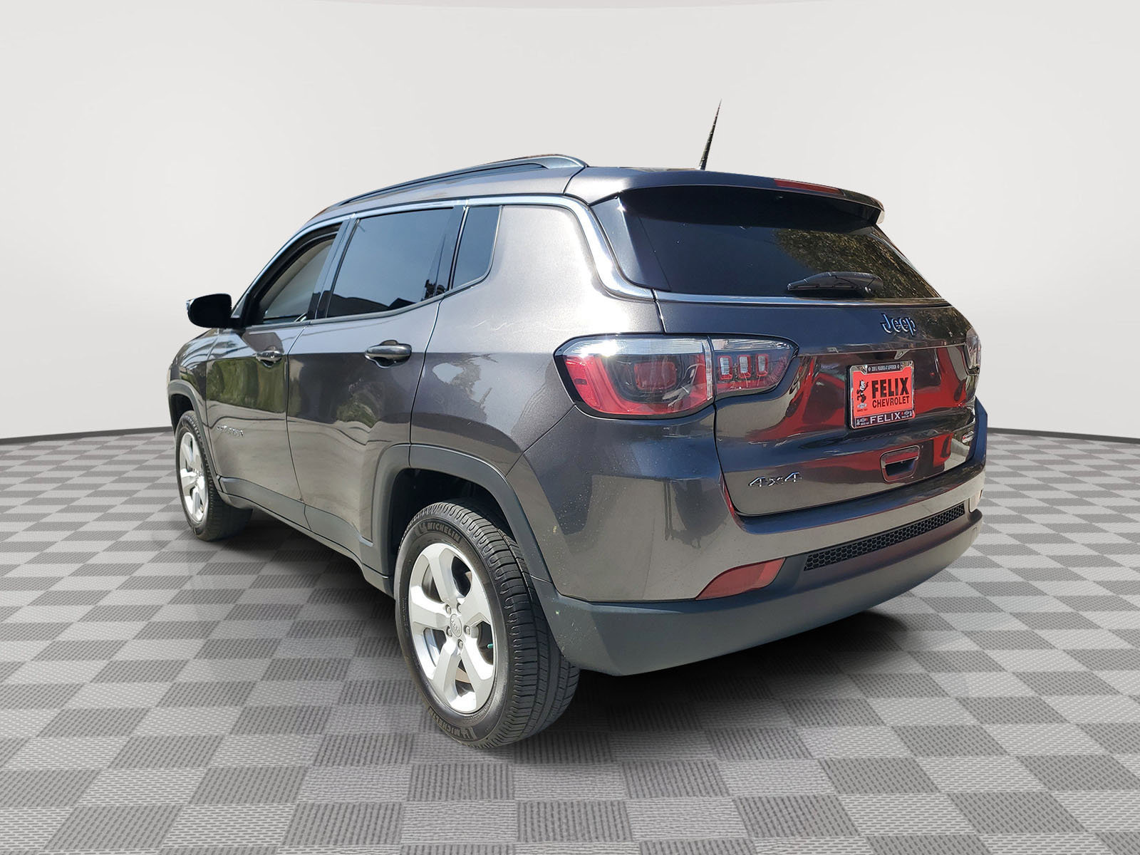 2020 Jeep Compass Latitude photo 2