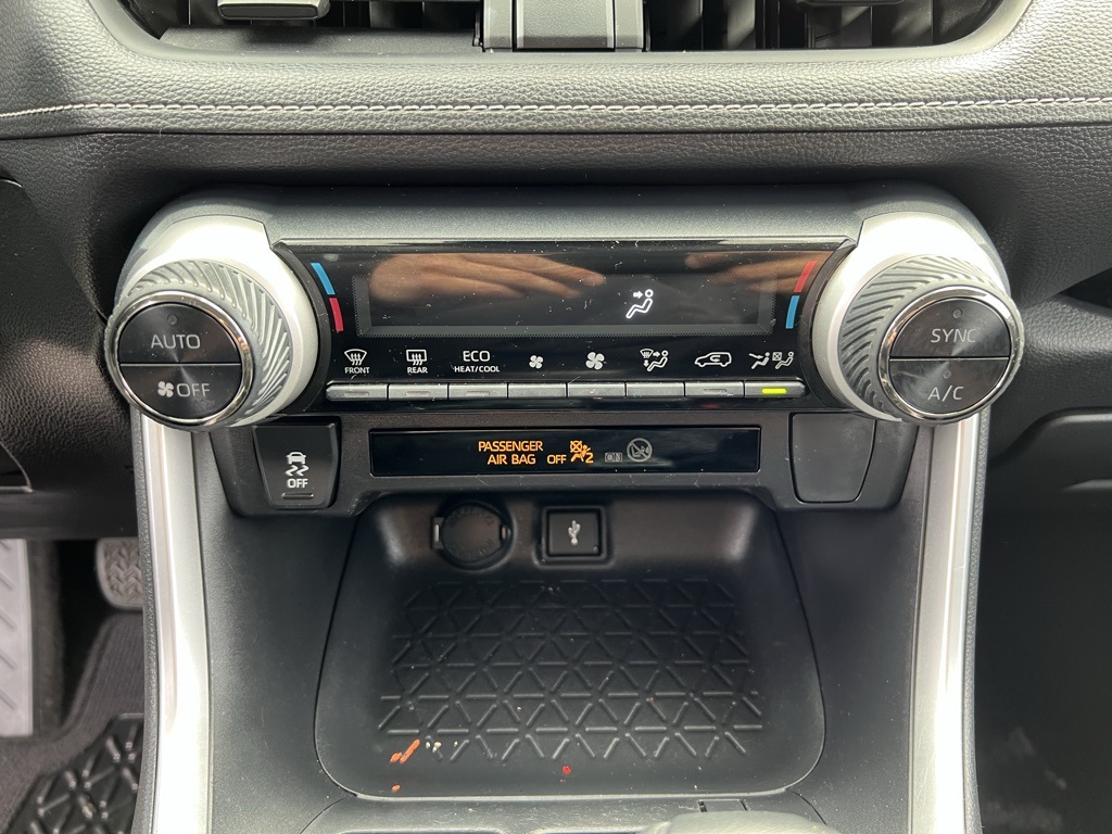 2020 Toyota RAV4 Hybrid LE photo 19