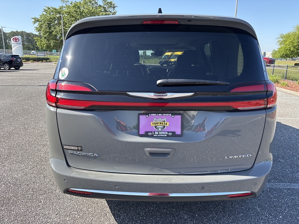 2023 Chrysler Pacifica Limited photo 4