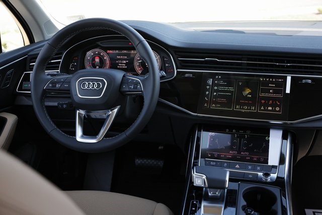 2025 Audi Q7 55 Premium Plus photo 25