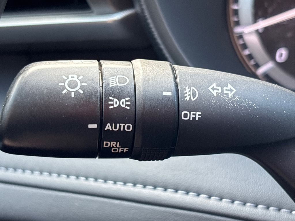 2023 Toyota Highlander L photo 24