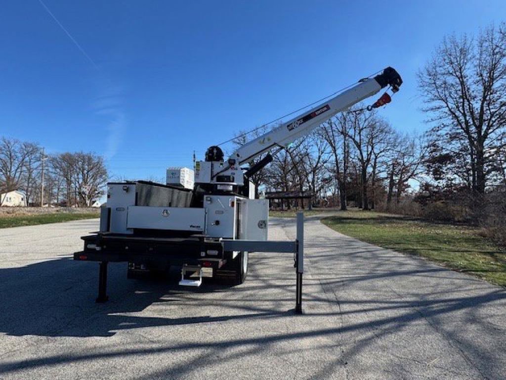 2025 Ford F-750 Base photo 3