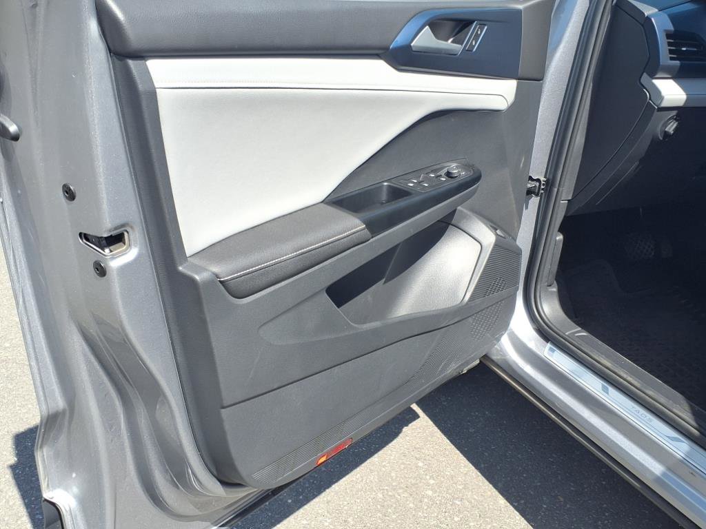 2024 Volkswagen Taos SE photo 4