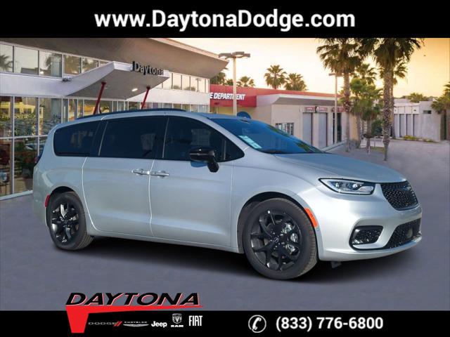 2026 Chrysler Pacifica Limited's photo