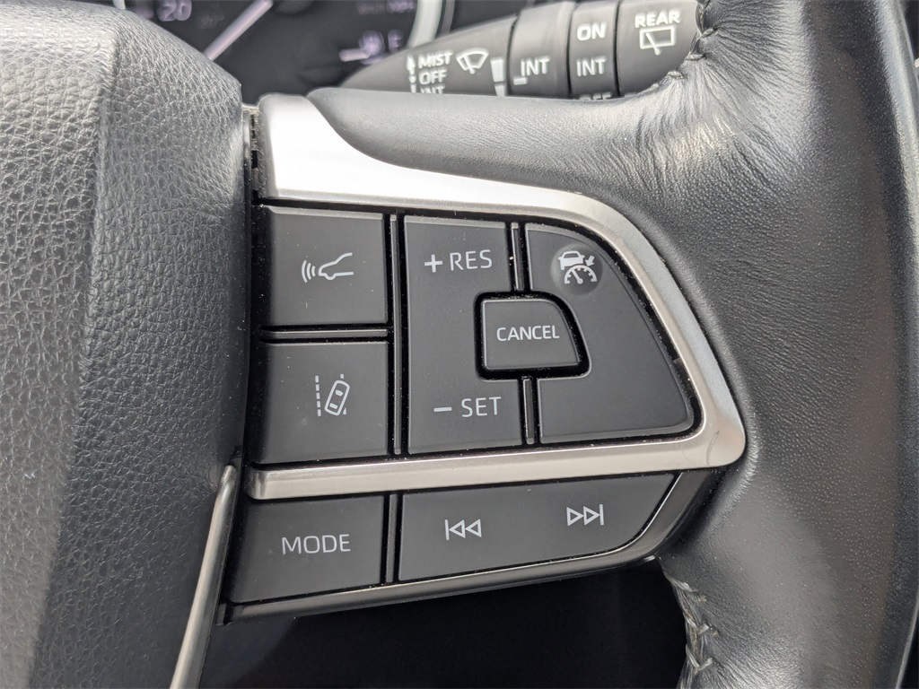 2023 Toyota Highlander LE photo 24