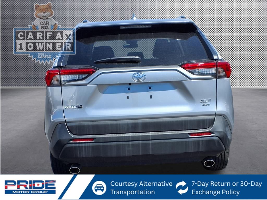 2022 Toyota RAV4 XLE photo 5