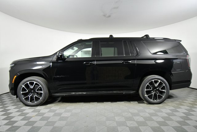 2025 Chevrolet Suburban RST photo 13