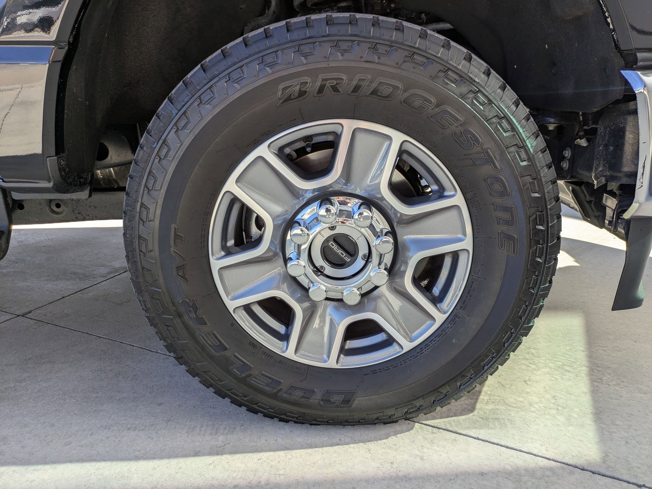 2023 Ford F-350 Lariat photo 29