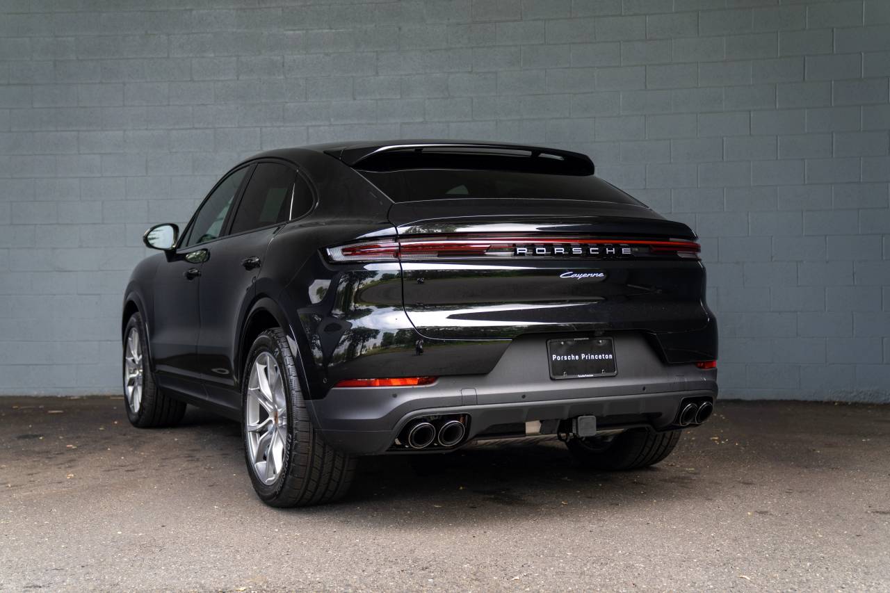 2025 Porsche Cayenne Coupe photo 3