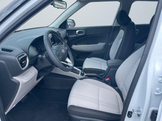 2025 Hyundai Venue SEL Limited photo 9