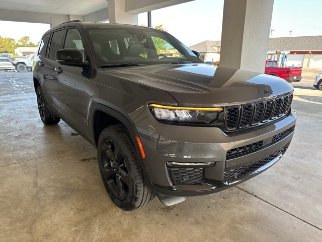 2025 Jeep Grand Cherokee Limited photo 8