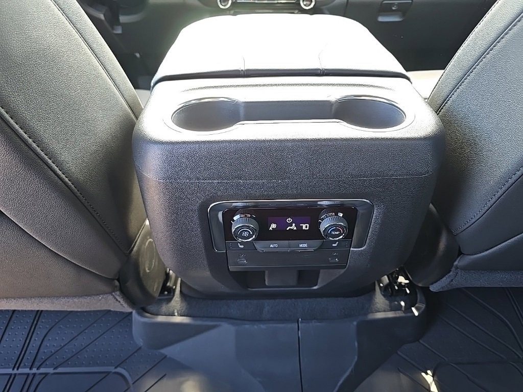 2025 Chevrolet Suburban LT photo 27
