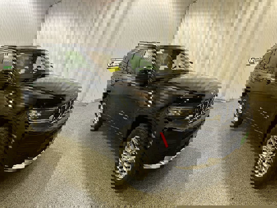 2025 Jeep Grand Cherokee L Laredo's photo