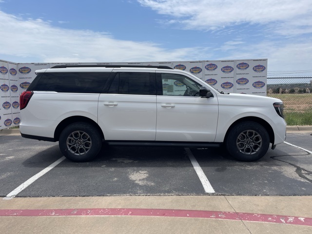 2025 Ford Expedition Active's photo