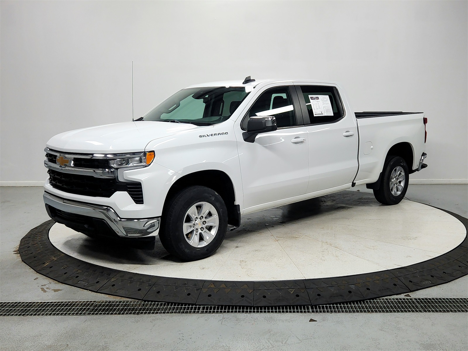 2024 Chevrolet Silverado 1500 LT photo 3