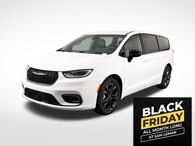 2026 Chrysler Pacifica photo 2