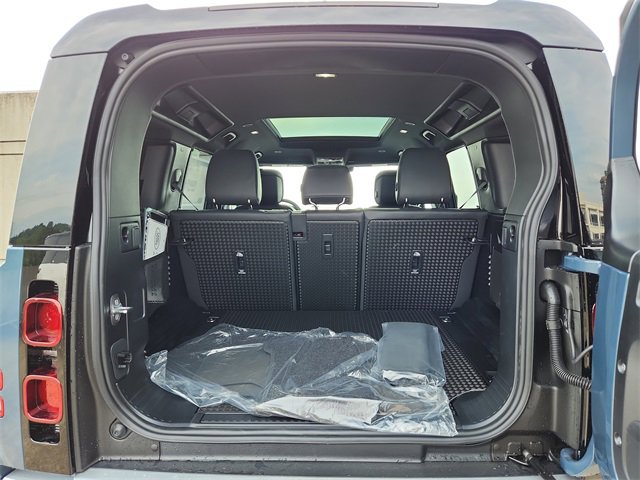 2025 Land Rover Defender 110 S photo 13