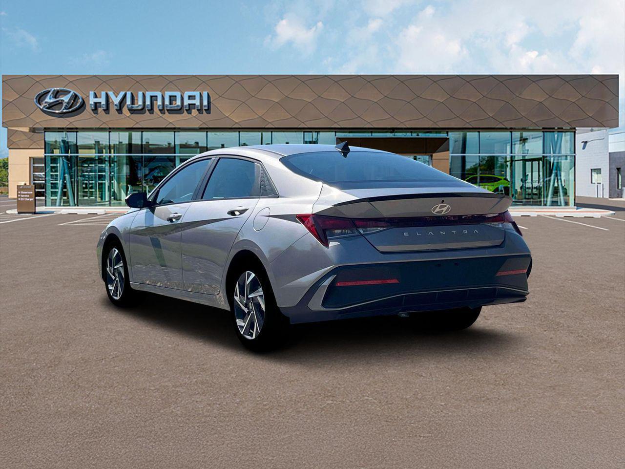 2025 Hyundai Elantra SEL Sport photo 4