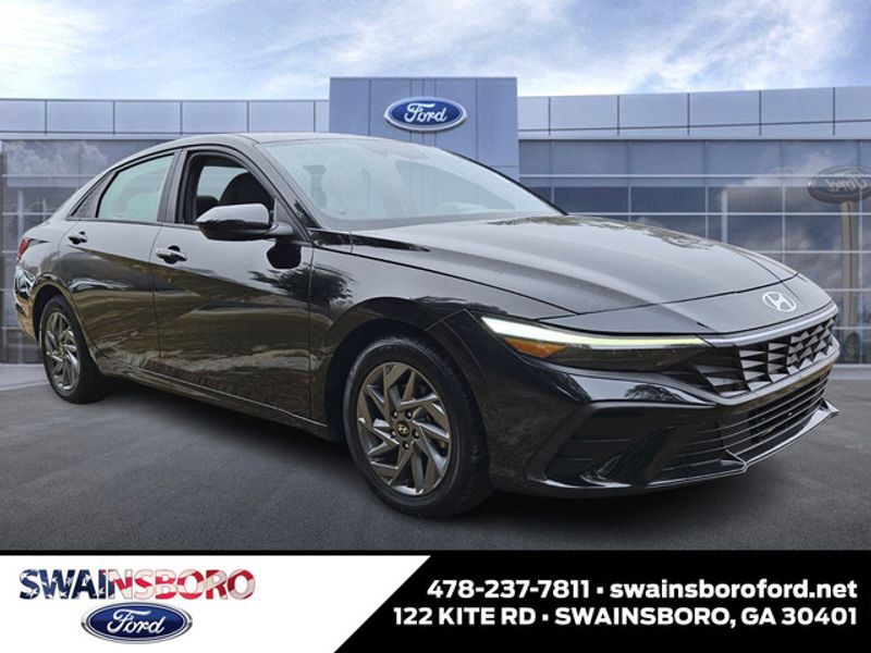 2024 Hyundai Elantra SEL's photo