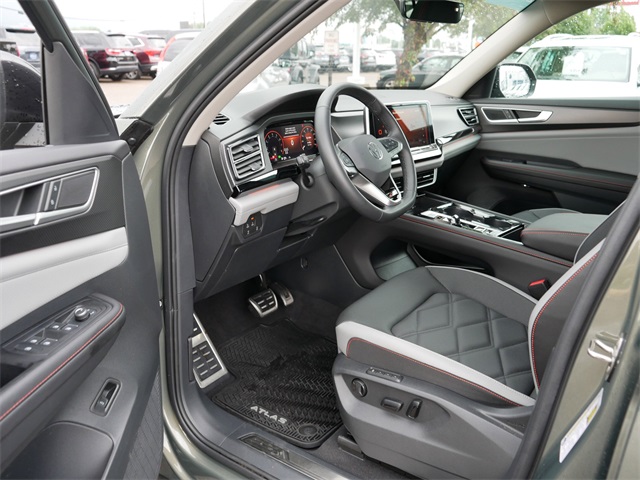 2024 Volkswagen Atlas Peak Edition SEL photo 11