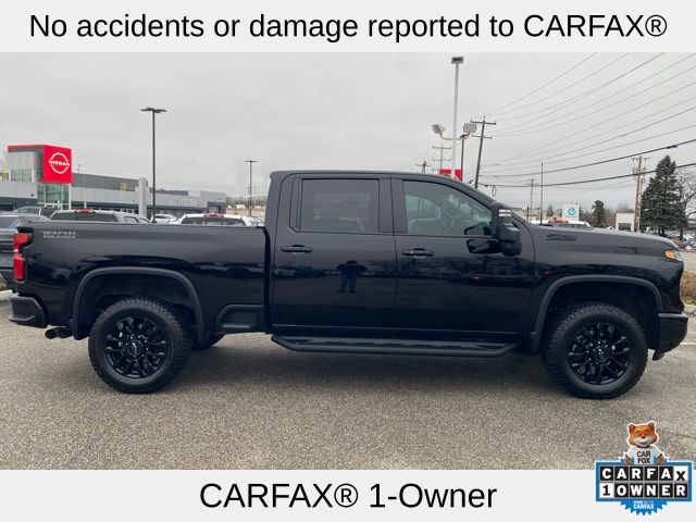 2025 Chevrolet Silverado 2500HD LT photo 2