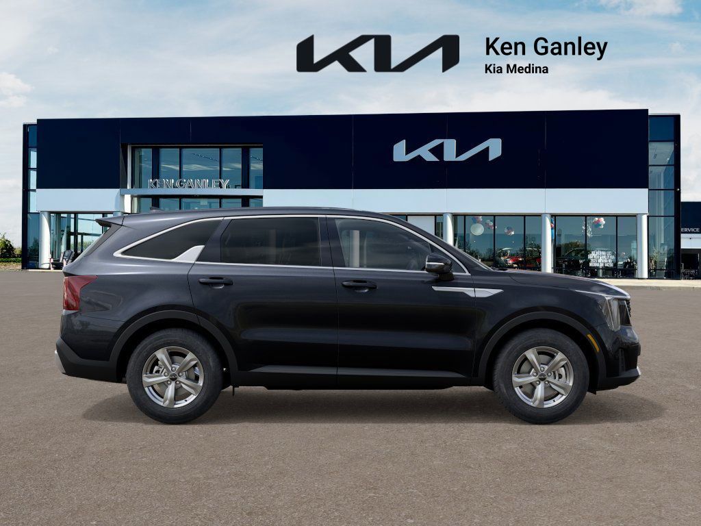 2026 Kia Sorento LX photo 4