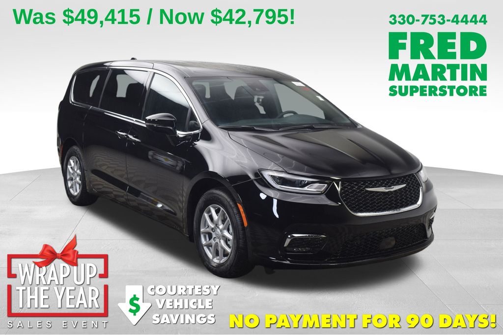 2026 Chrysler Pacifica Select's photo
