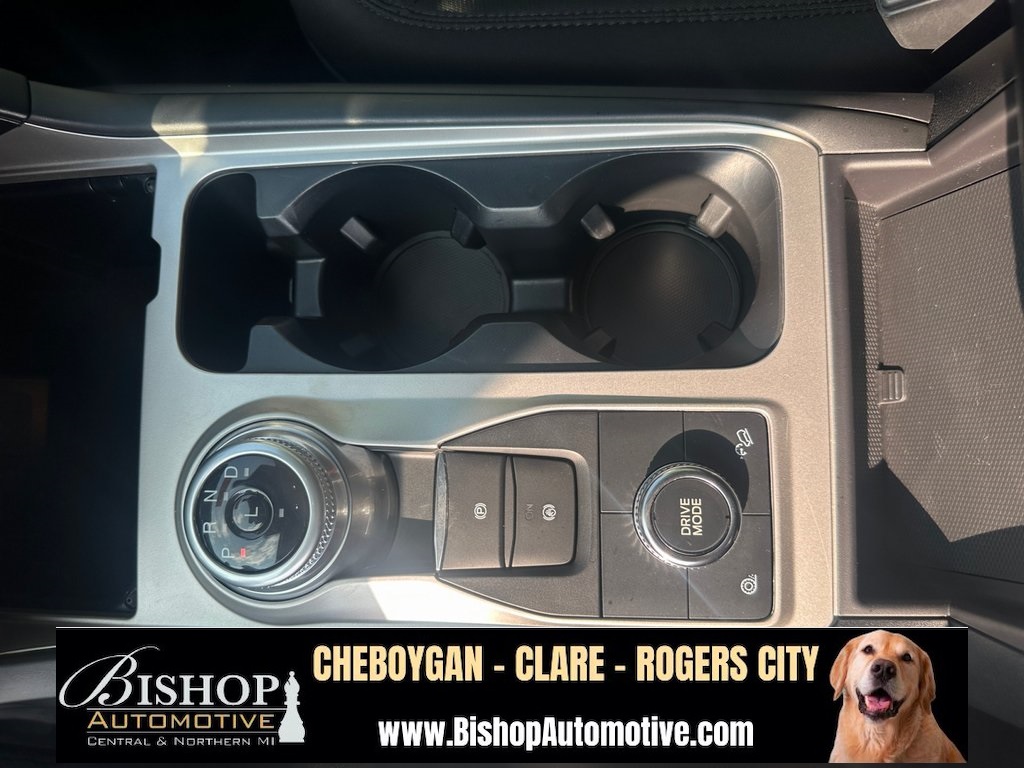 2023 Ford Explorer XLT photo 25