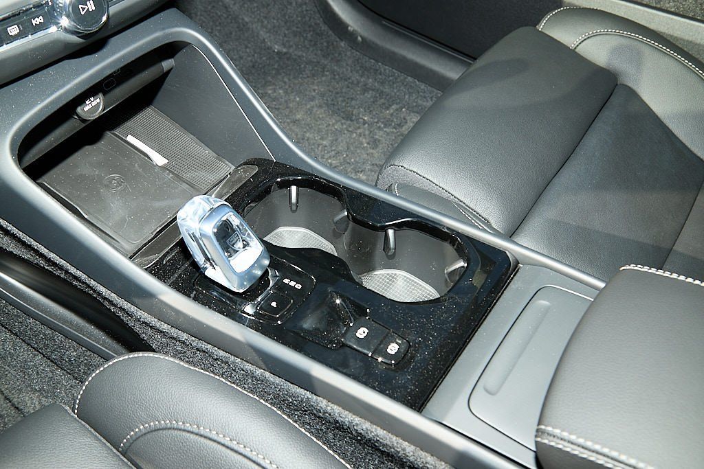 2026 VOLVO XC40 - Image 16