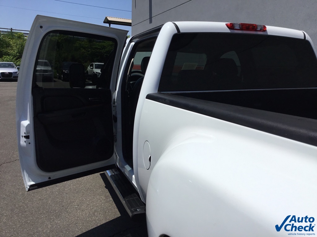 2011 Chevrolet Silverado 3500HD LTZ photo 24