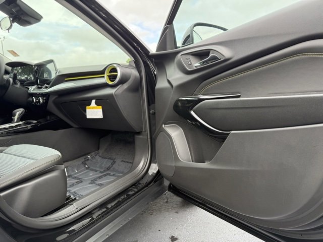 2025 Chevrolet Trax LT photo 4