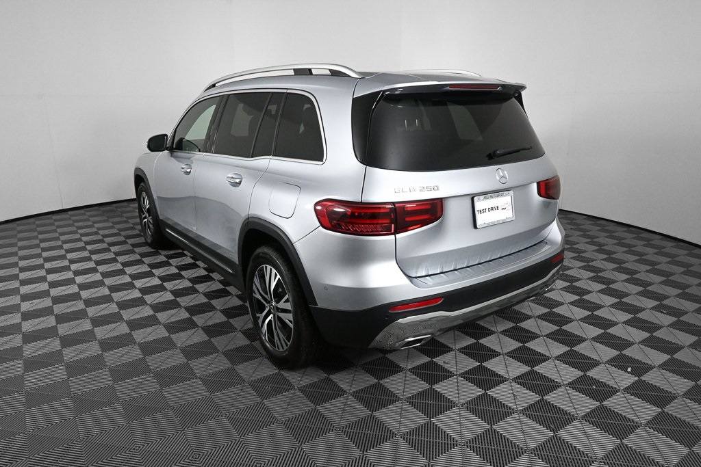 2026 Mercedes Benz GLB 250 photo 4