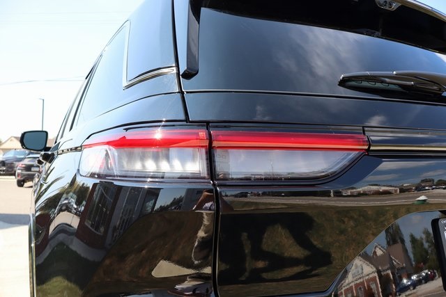 2025 Jeep Grand Cherokee Overland photo 31