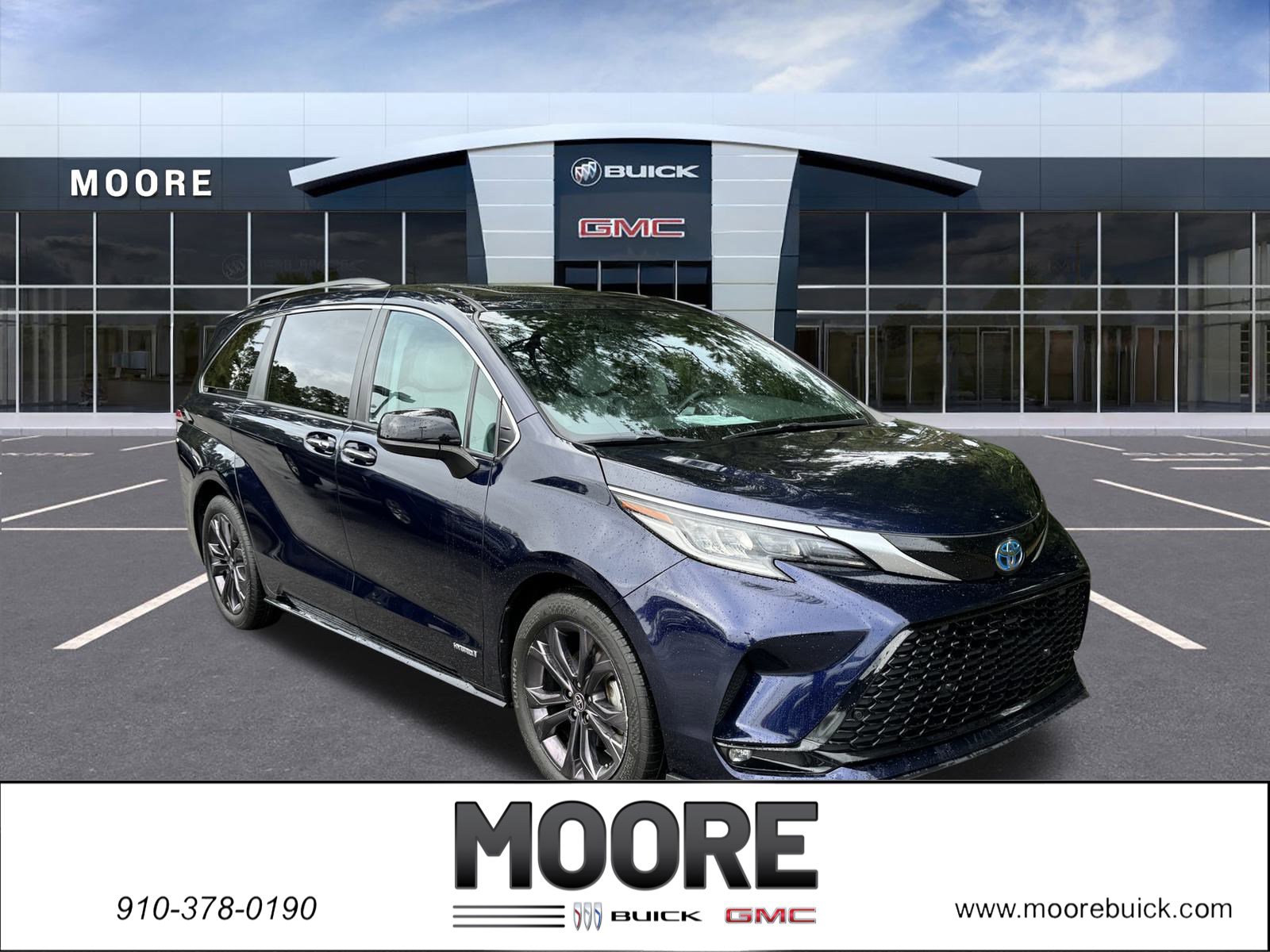 2021 Toyota Sienna XSE's photo
