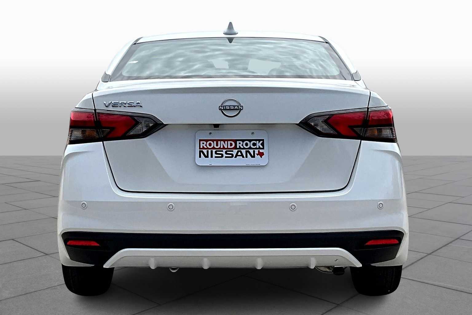 2025 Nissan Versa SV photo 4