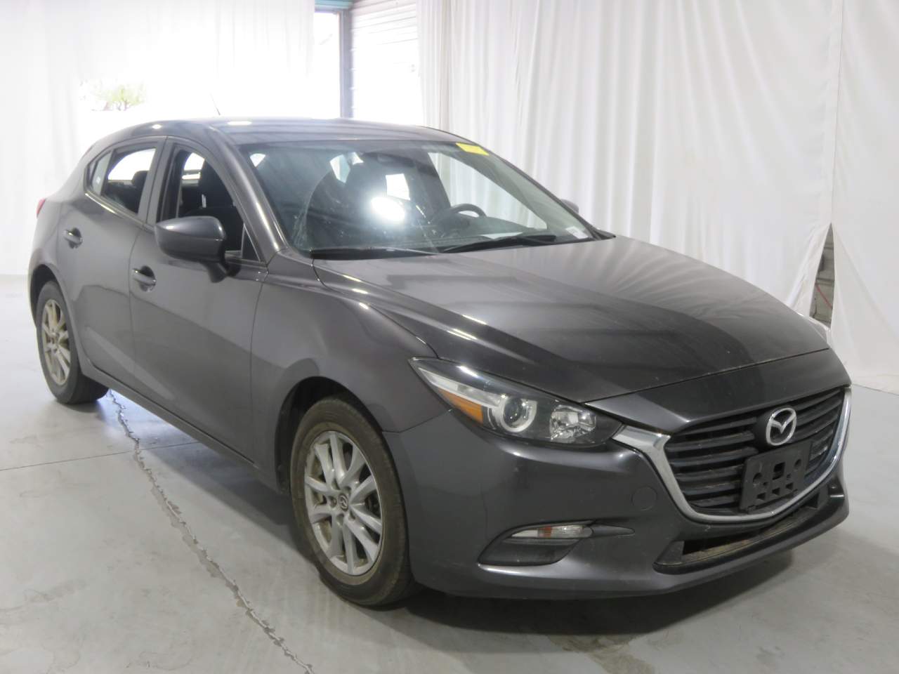 2018 Mazda Mazda3 Sport photo 3