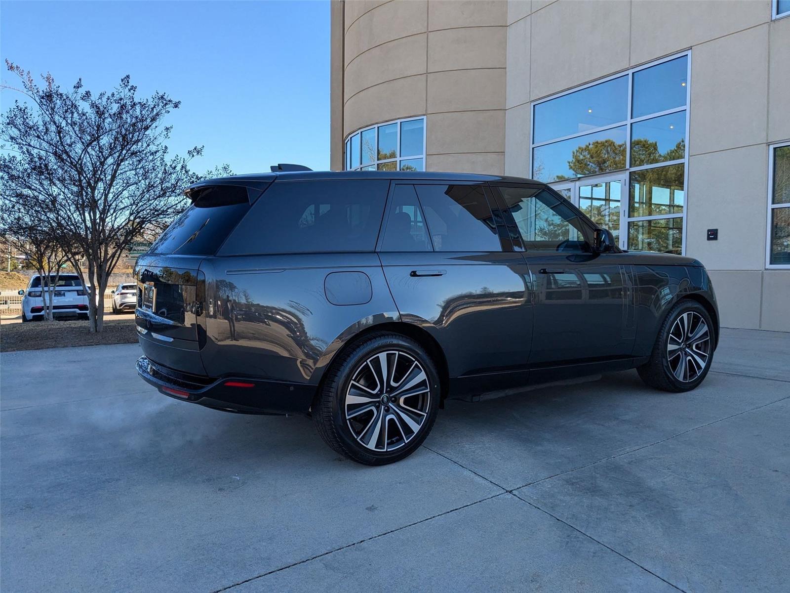 2025 Land Rover Range Rover SE photo 4