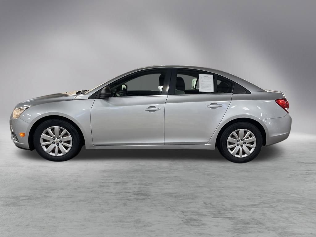 2011 Chevrolet Cruze LS photo 2