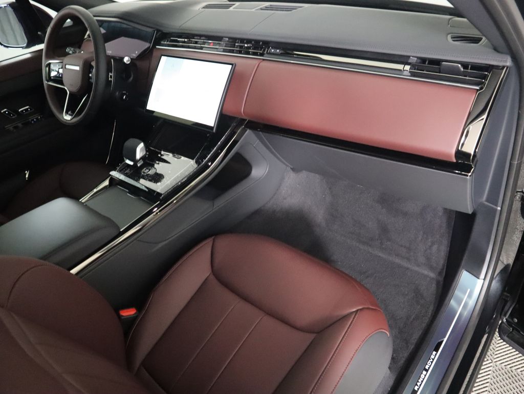 2025 Land Rover Range Rover Sport SE photo 14