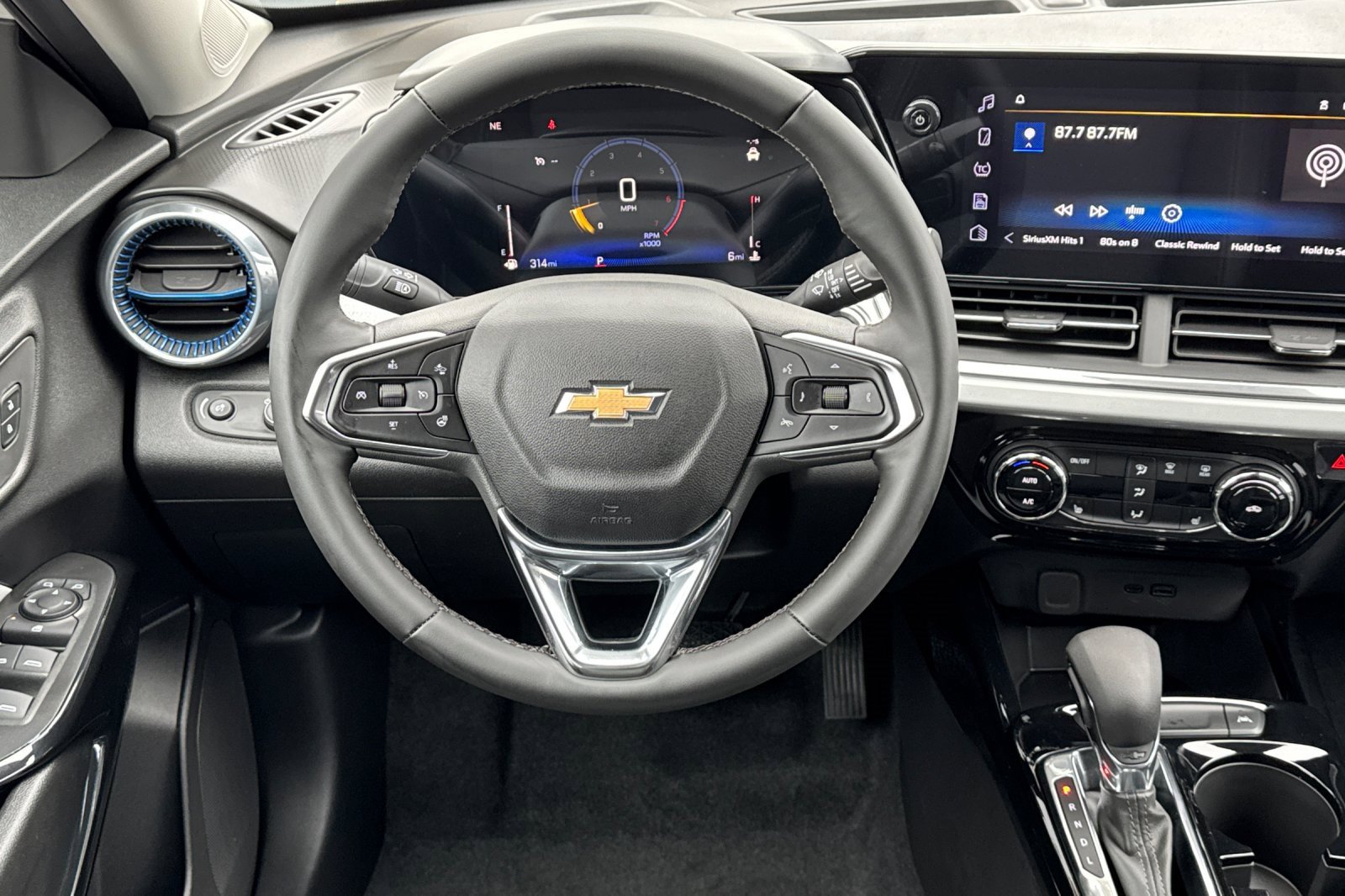 2025 Chevrolet Trax LT photo 10