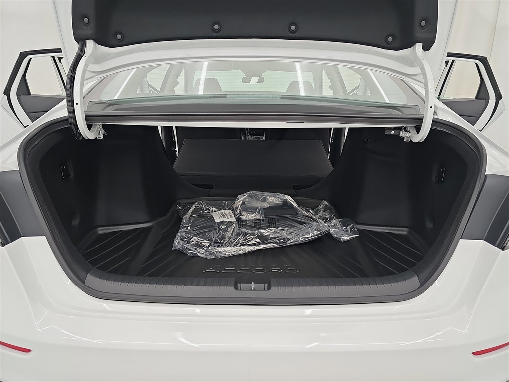2025 Honda Accord LX photo 15