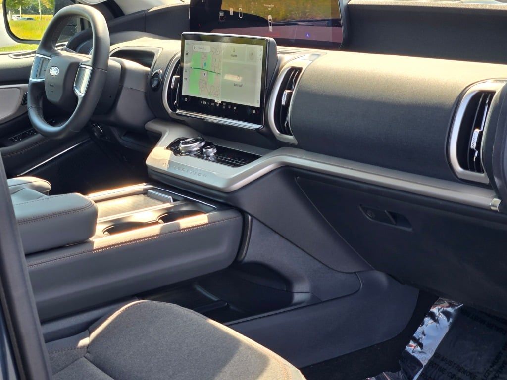 2025 Ford Expedition MAX photo 5