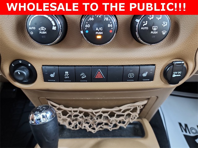 2013 Jeep Wrangler Unlimited Sahara photo 22