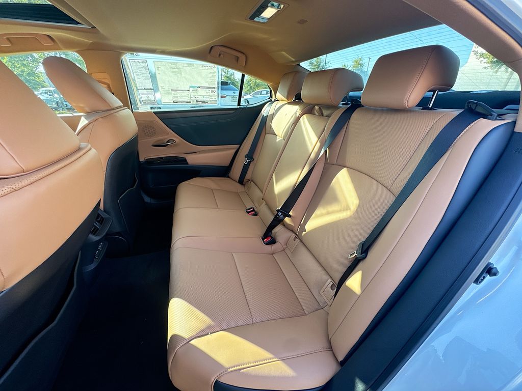 2025 Lexus ES 350 photo 29
