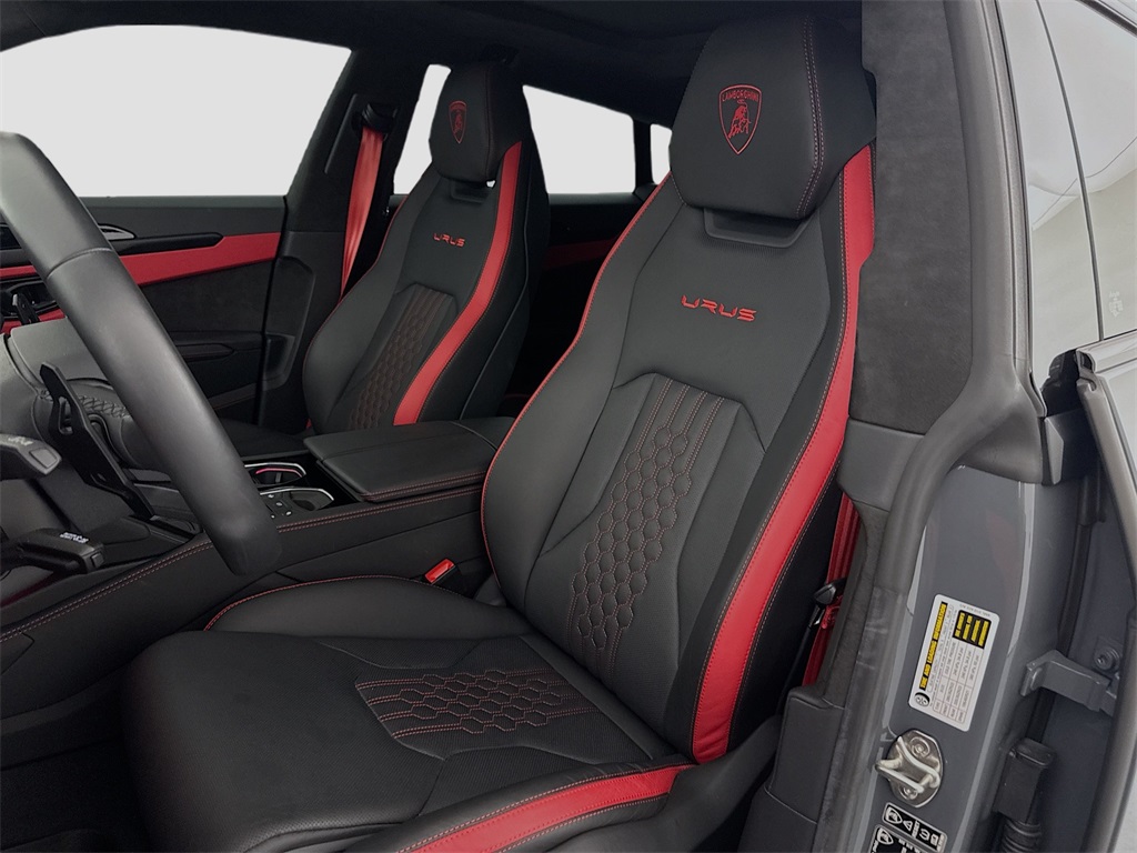 2023 Lamborghini Urus S photo 19