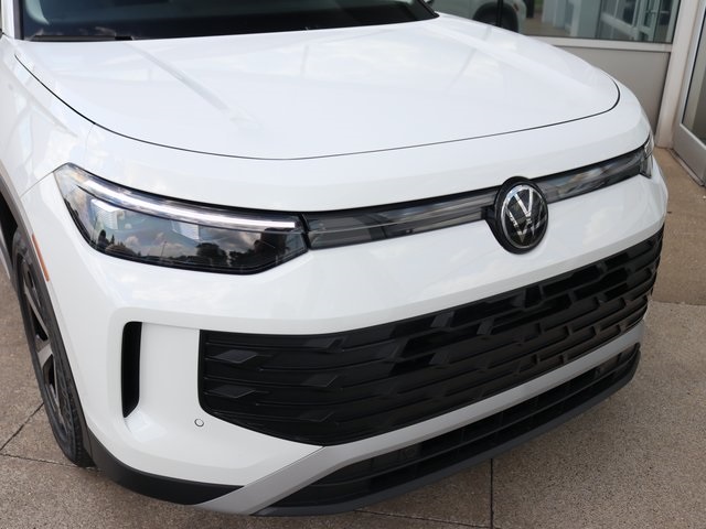 2025 Volkswagen Tiguan SE photo 2