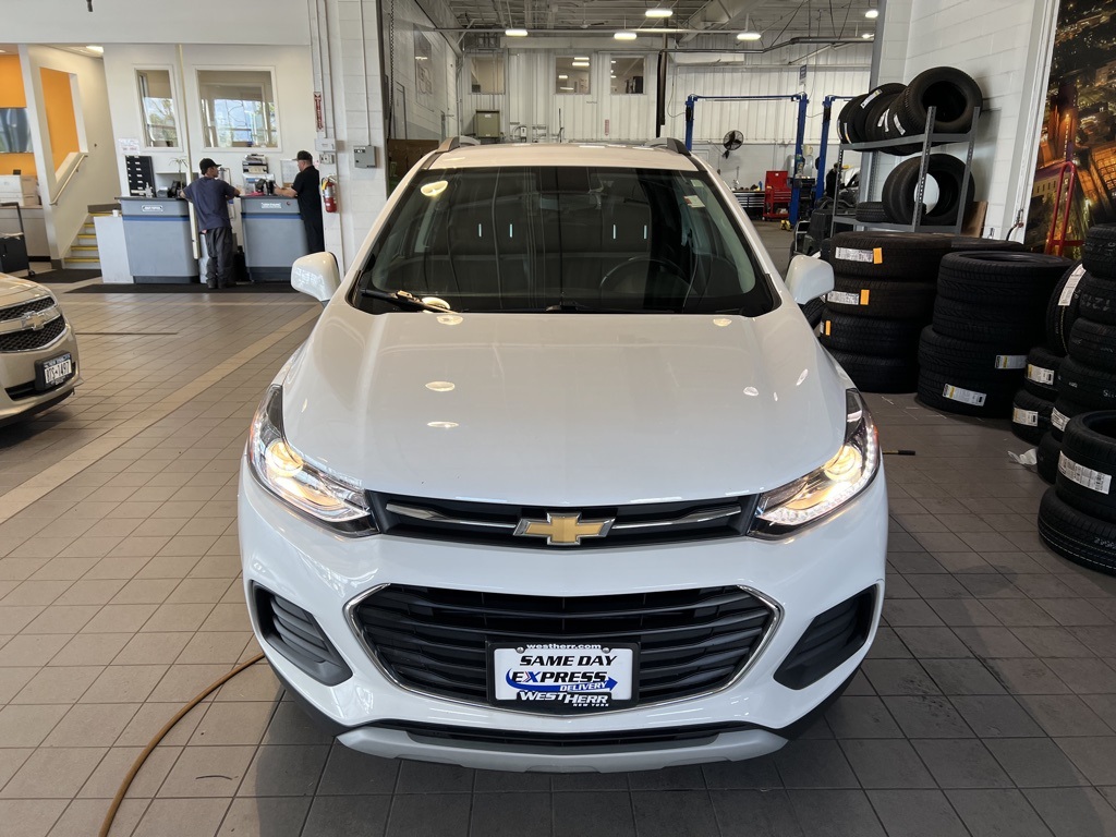 2021 Chevrolet Trax LT photo 2