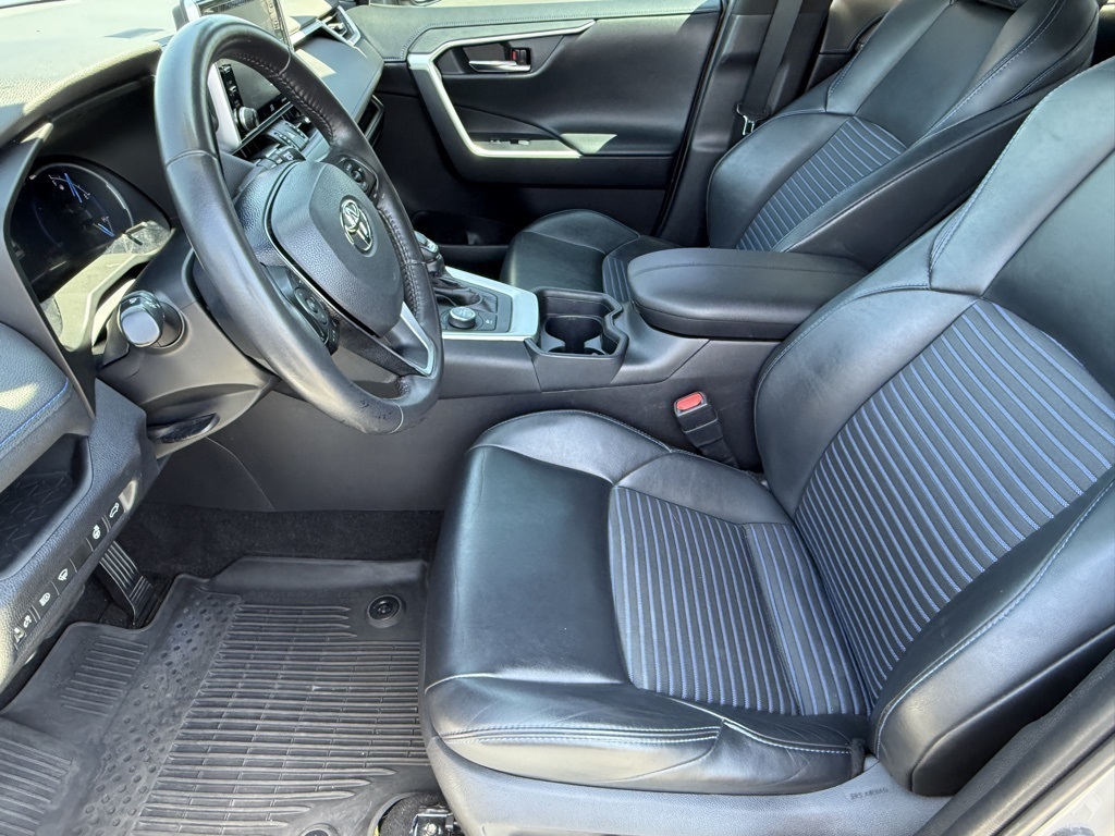 2020 Toyota RAV4 Hybrid XSE photo 16