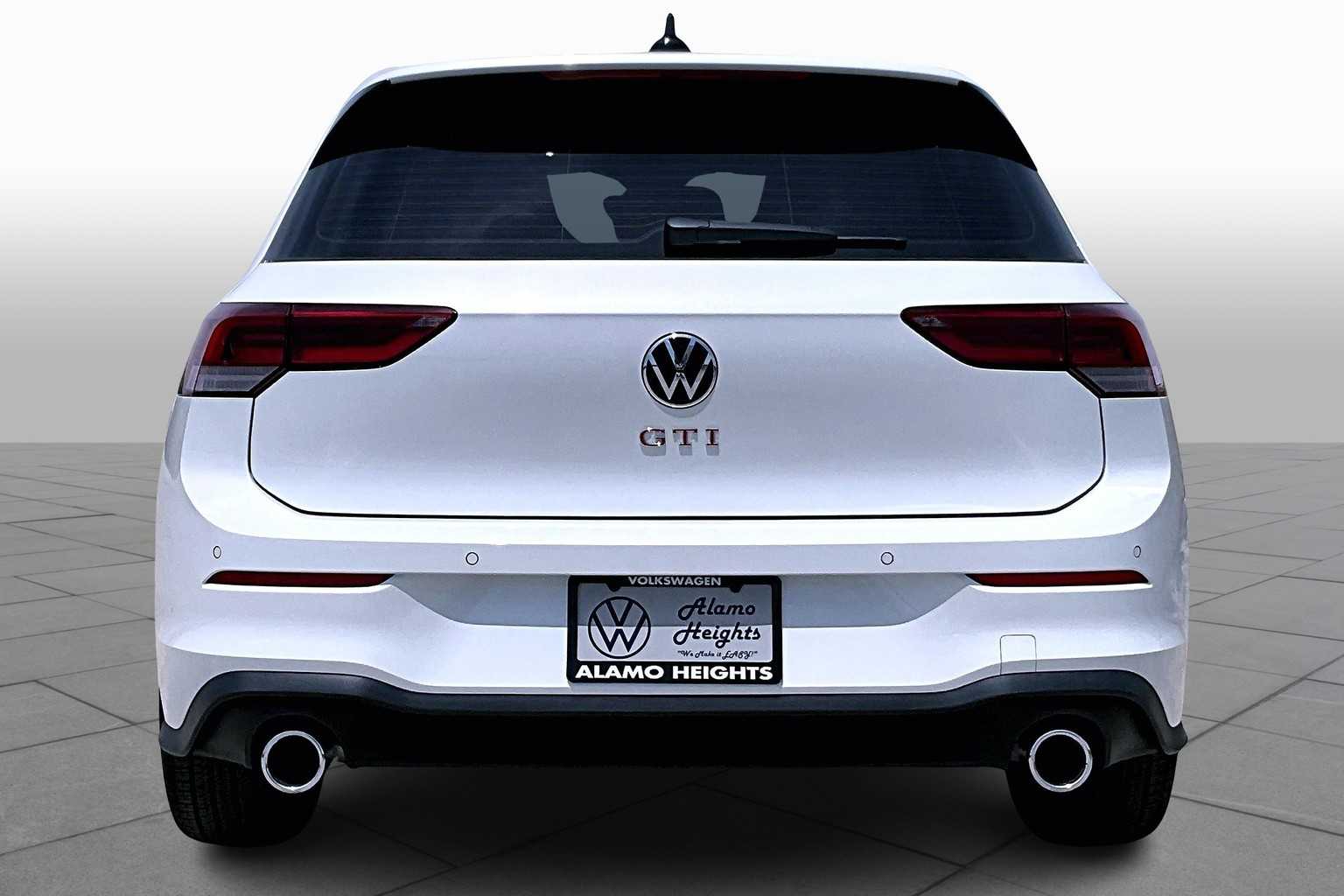 2025 Volkswagen Golf GTI SE photo 4